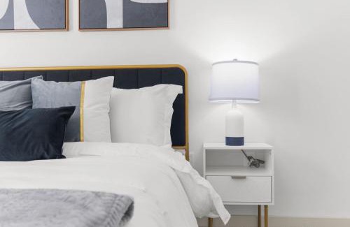 Five Points South Apartamento | Chic and Newly Furnished 1Bedroom Gem with Sleek Amenities