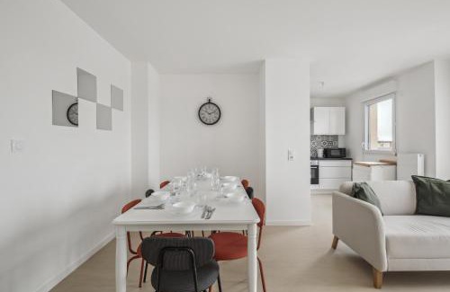 Cergy Apartamento | Chic and spacious apart with parking