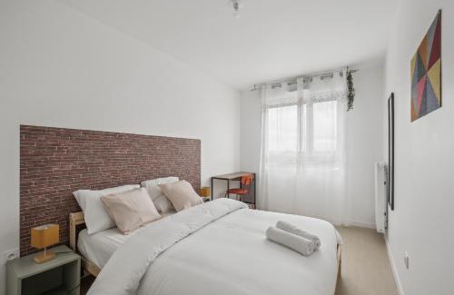 Cergy Apartamento | Chic and spacious apart with parking