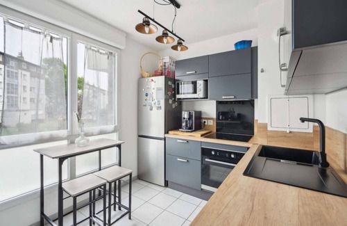 Gennevilliers Apartamento | Chic and spacious apartment with parking