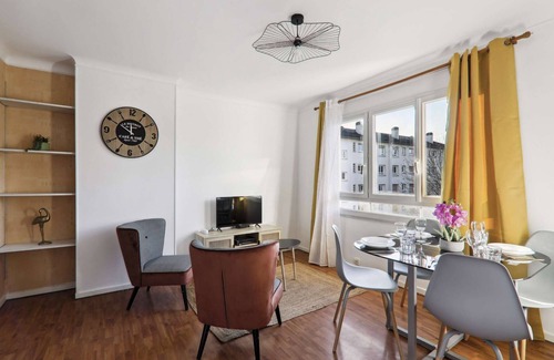 Sartrouville Apartamento | Chic and spacious apart with parking