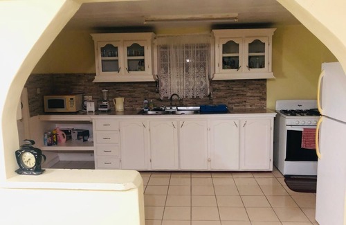 Rodney Bay Apartamento | Chic apart in Rodney Bay complete with A/C and internet access.
