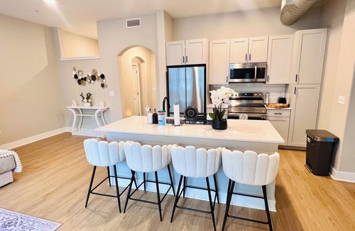 Towson Apartamento | Chic Apartment Facing Towson Mall