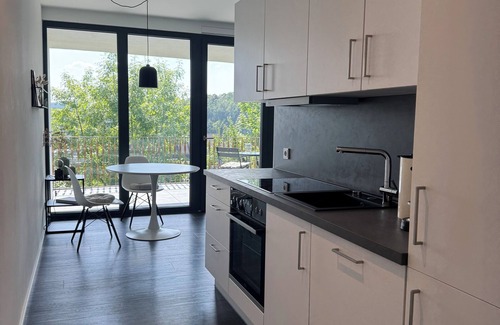Attendorn Apartamento | Chic apartment in a central location with a large balcony and views over the city