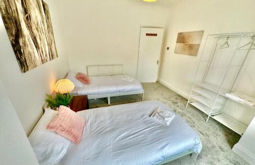 Bournemouth Apartamento | Chic Apartment in Central Bournemouth with Parking
