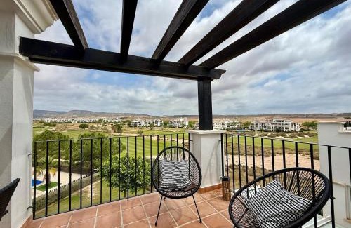 Jerónimo y Avileses y Balsicas de Arriba Apartamento | Chic apartment with lovely terrace, pool & golf view