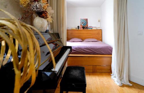 La Villette Apartamento | Chic Apartment with Private Terrace