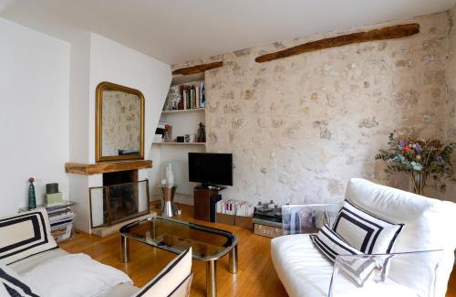 La Villette Apartamento | Chic Apartment with Private Terrace