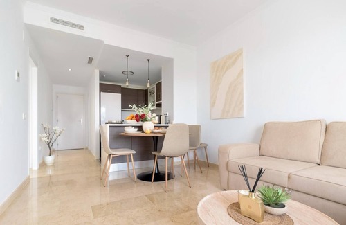 Manilva Apartamento | Chic apartment with sea and mountain views.Pool |2BR|4Min from the beach|.