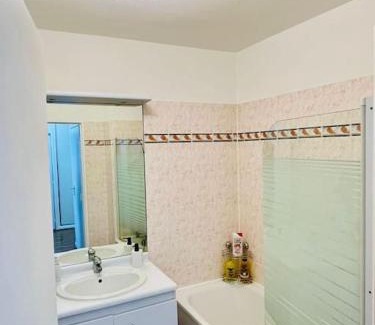 Le Bourget Apartamento | Chic Appartement Design et Securise avec parking, Proche Paris I CDG