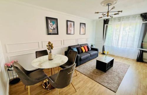 Le Bourget Apartamento | Chic Appartement Design et Securise avec parking, Proche Paris I CDG