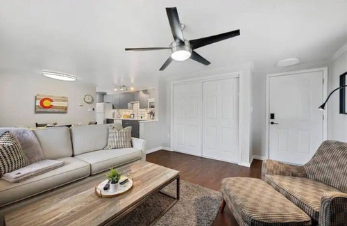 Englewood Apartamento | Chic Apt 15min to Dwntwn Denver!