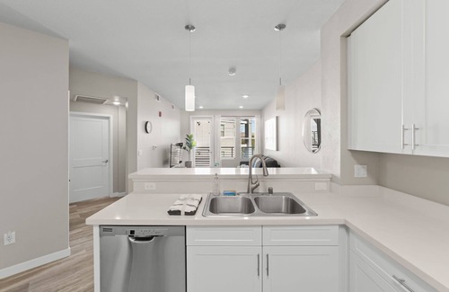Sparks Apartamento | Chic Apt. w/ Jacuzzi, Pool, Nr Casino & Shopping
