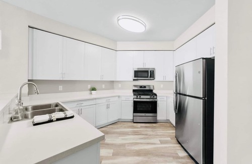 Sparks Apartamento | Chic Apt. w/ Jacuzzi, Pool, Nr Casino & Shopping