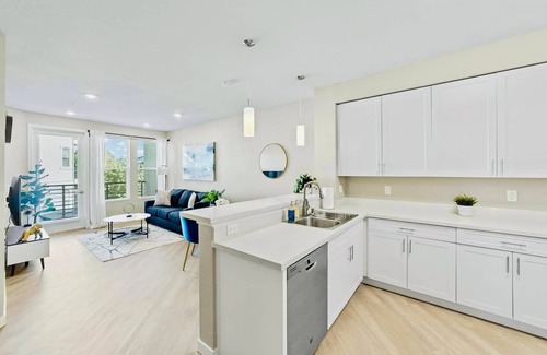 Sparks Apartamento | Chic Apt. w/ Jacuzzi, Pool, Nr Casino & Shopping