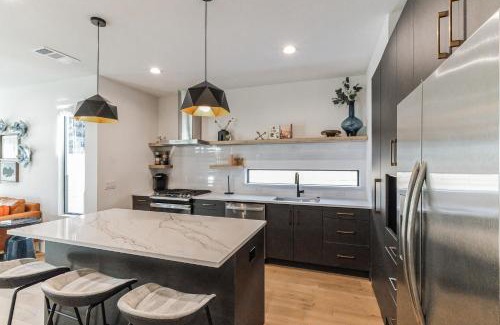 Holly Casa | Chic Austin Getaway brand new with rooftop patio