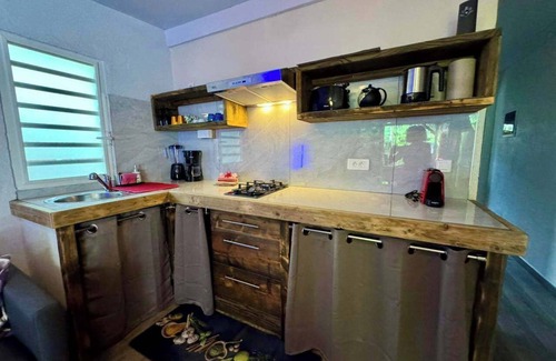 Moorea-Maiao Apartamento | Chic Beachside Retreat