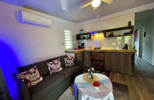Moorea-Maiao Apartamento | Chic Beachside Retreat