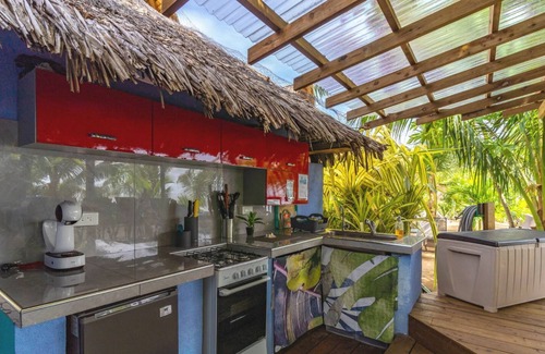 Moorea-Maiao Apartamento | Chic Beachside Retreat