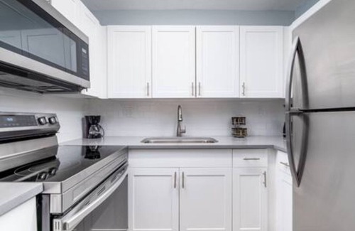 Coral Shores Apartamento | Chic & Beautiful 1BR Zebra Condo in Coral Ridge