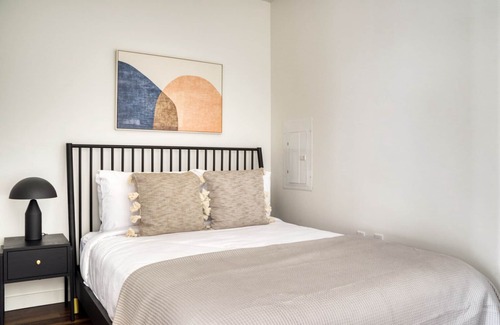 Wilburton Apartamento | Chic Bellevue Studio w/ Gym & W/D, near Spring District, by Blueground