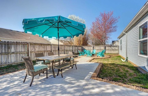 Bentonville Casa | Chic Bentonville Home with Patio and Fire Pit!