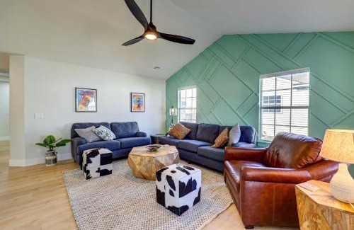 Bentonville Casa | Chic Bentonville Home with Patio and Fire Pit!
