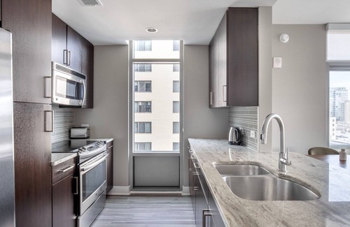 Woodmont Triangle Apartamento | Chic Bethesda 2BE w/ W/D, Gym & Pool, nr dining, by Blueground