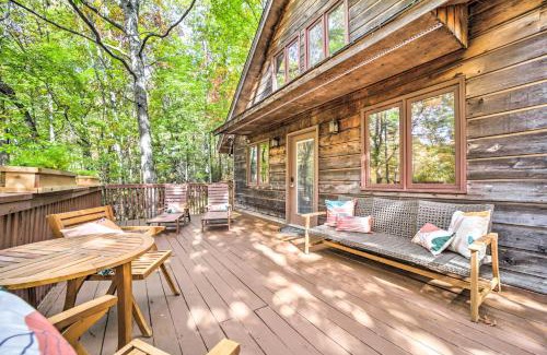 Brevard Casa | Chic Brevard Cabin - Nature, Trails, and Water!