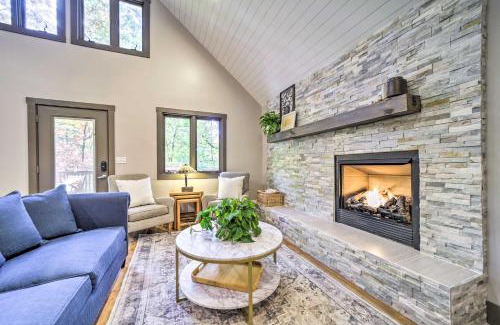 Brevard Casa | Chic Brevard Cabin - Nature, Trails, and Water!