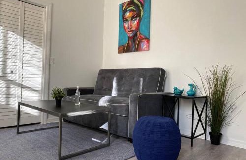 Tampa Heights Apartamento | Chic Bungalow Apartment steps from Armature Works & Downtown Riverwalk