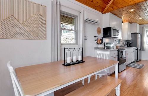 Apple Ridge Cabina | Chic Cabin Near Blowing Rock- Amazing View