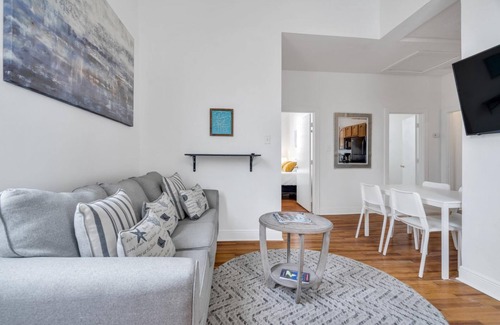 Tulane - Gravier Apartamento | Chic Canal Street Retreat