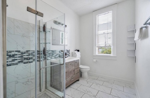Tulane - Gravier Apartamento | Chic Canal Street Retreat