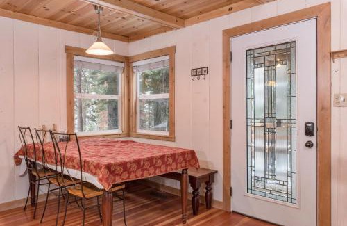 Carnelian Bay Casa | Chic Carnelian Bay Cabin