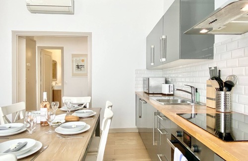 Gambetta Apartamento | Chic Carré d'Or Period Home Near the Seafront