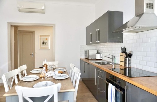 Gambetta Apartamento | Chic Carré d'Or Period Home Near the Seafront