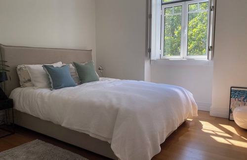 Sao Sebastiao da Pedreira Apartamento | Chic & centrally located 1bd Lisbon, very spacious with lots of natural light