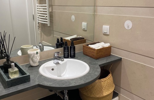 Sao Sebastiao da Pedreira Apartamento | Chic & centrally located 1bd Lisbon, very spacious with lots of natural light