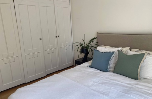 Sao Sebastiao da Pedreira Apartamento | Chic & centrally located 1bd Lisbon, very spacious with lots of natural light