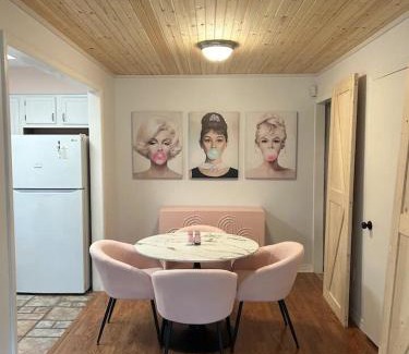 Flowood Apartamento | Chic Centrally Located 2BR Townhome at the Rez Sleeps 6
