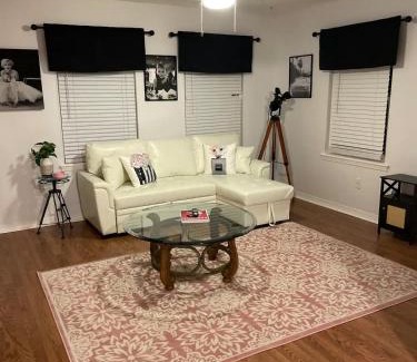 Flowood Apartamento | Chic Centrally Located 2BR Townhome at the Rez Sleeps 6