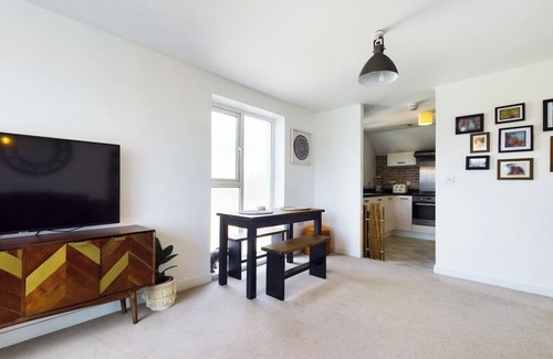 Landore Casa | Chic City Centre Apartment With Private Parking