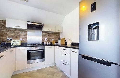 Landore Casa | Chic City Centre Apartment With Private Parking
