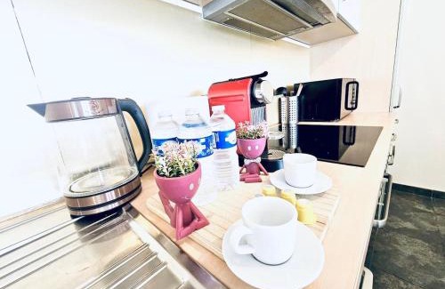 Gare Apartamento | Chic City Retreat 2BR near Station with parking-2a