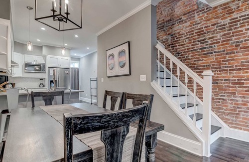 Riverside Casa | Chic City Retreat: Family-Friendly by the Harbor