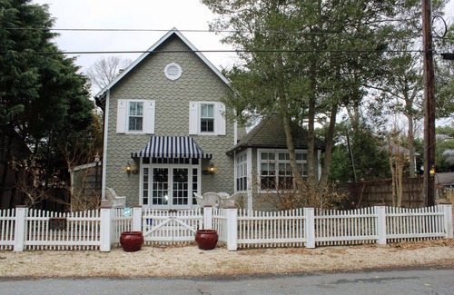 The Pines Casa | Chic Classic Cottage de cinco habitaciones