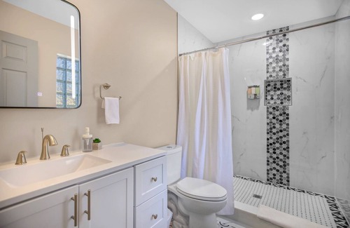 Murray Hill Casa | ~Chic Clean Cabin Sleeps 10 Arcade & Wine Bar~