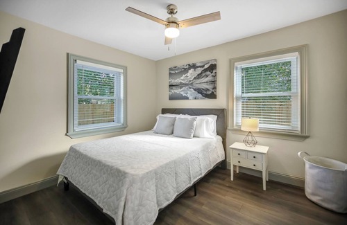 Murray Hill Casa | ~Chic Clean Cabin Sleeps 10 Arcade & Wine Bar~