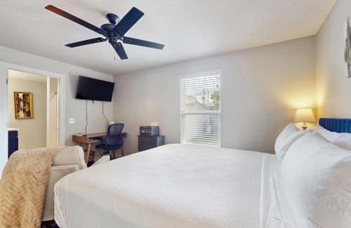 Southeast Pensacola Casa | Chic Coastal Cottage